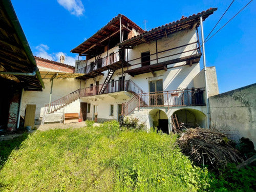 Casa semindipendente libera sui tre lati a Villate