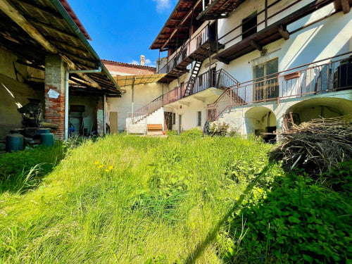 Casa semindipendente libera sui tre lati a Villate