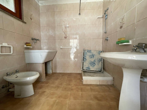 Casa semindipendente libera sui tre lati a Villate