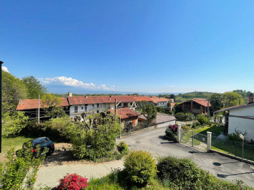 Casa semindipendente libera sui tre lati a Villate