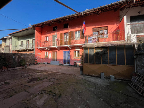 Casa semiristrutturata in centro a Vische