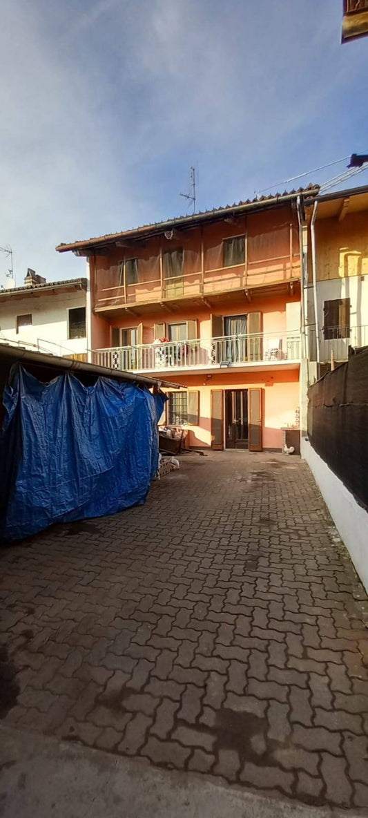 Casa con cortile privato a Vestignè