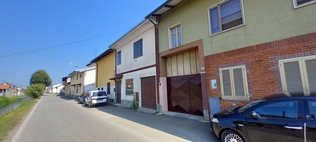 Casa indipendente su tre lati a Lamporo