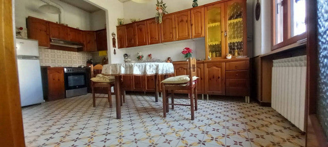 Casa indipendente su tre lati a Lamporo