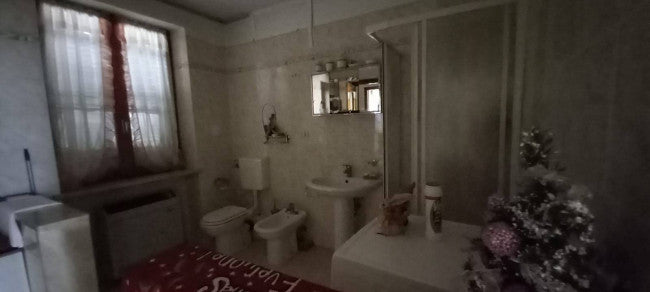 Casa indipendente su tre lati a Lamporo