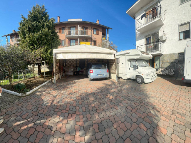 Porzione di villa indipendente in Leinì