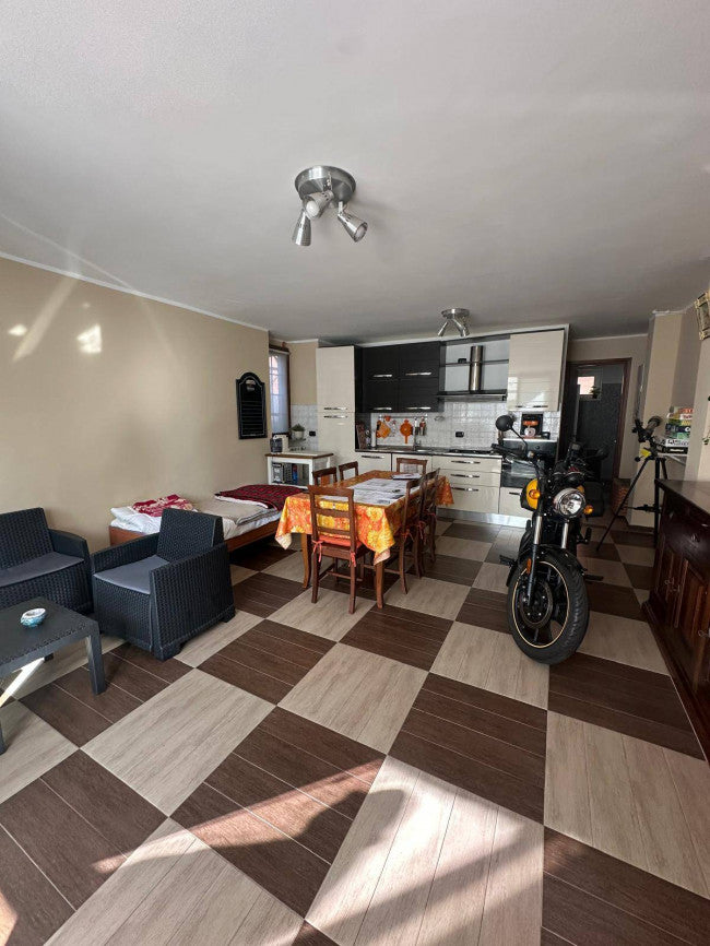 Porzione di villa indipendente in Leinì