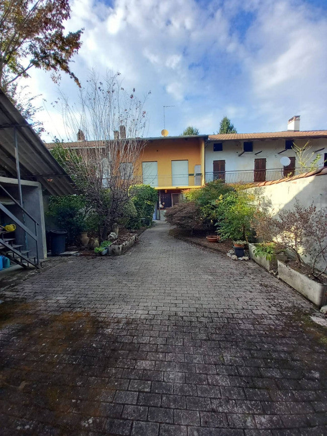 Casa indipendente su 2 lati a Vische