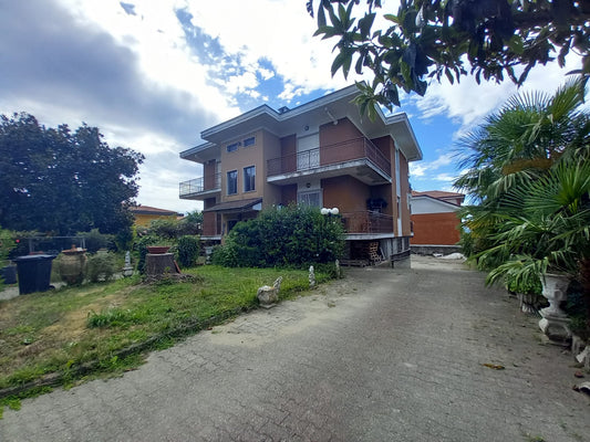 Villa bifamiliare libera su 4 lati a Mazzè